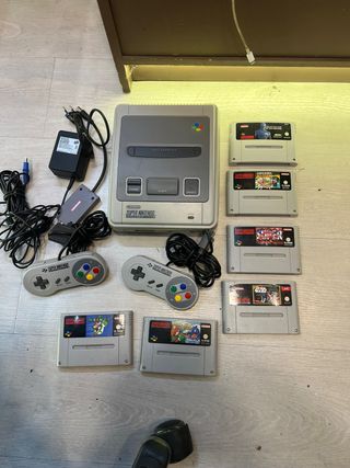 Consola Super Nintendo + 2 mandos y juegos