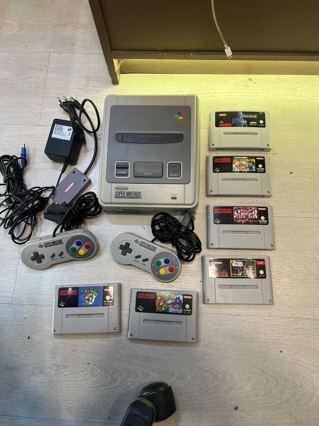 Consola Super Nintendo + 2 mandos y juegos
