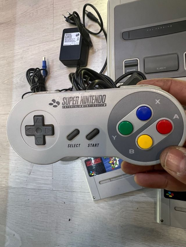 Consola Super Nintendo + 2 mandos y juegos