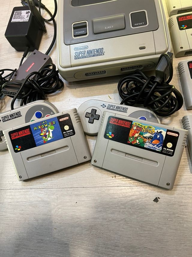 Consola Super Nintendo + 2 mandos y juegos