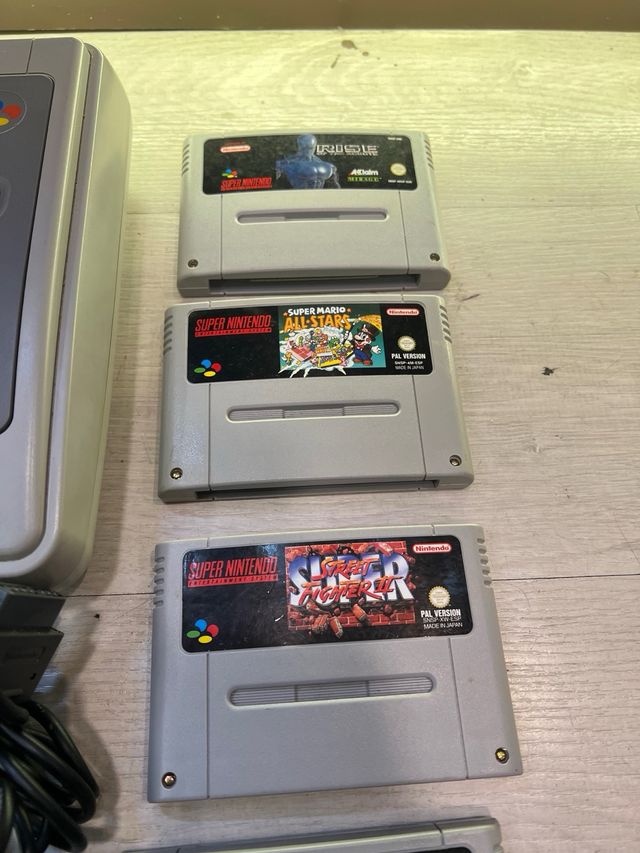Consola Super Nintendo + 2 mandos y juegos