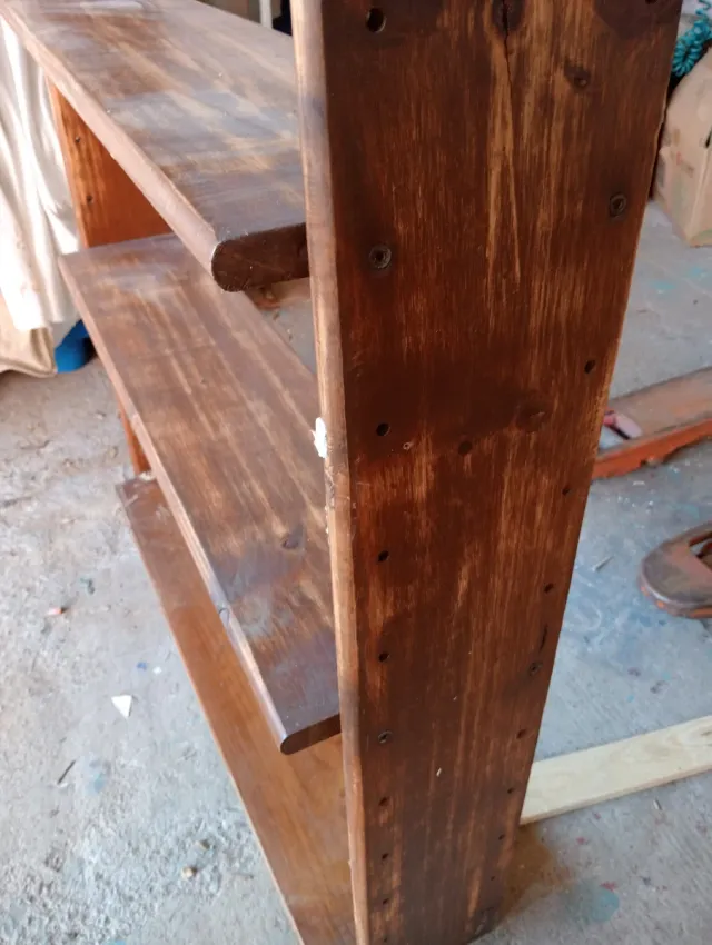 Estantería de madera