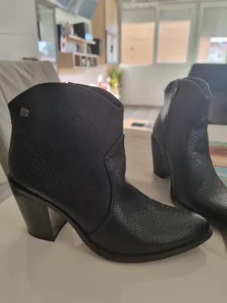 Botines M Negros Piel Serpiente Tacón