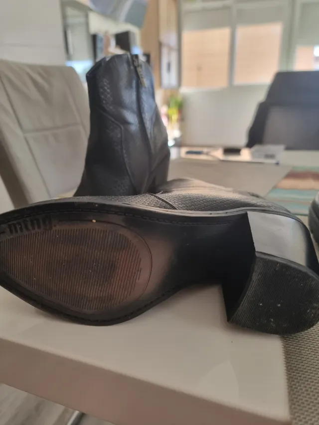 Botines M Negros Piel Serpiente Tacón