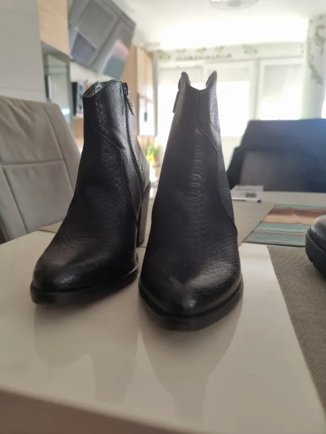 Botines M Negros Piel Serpiente Tacón