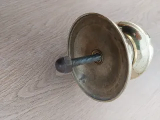 Pomo de puerta de entrada dorado