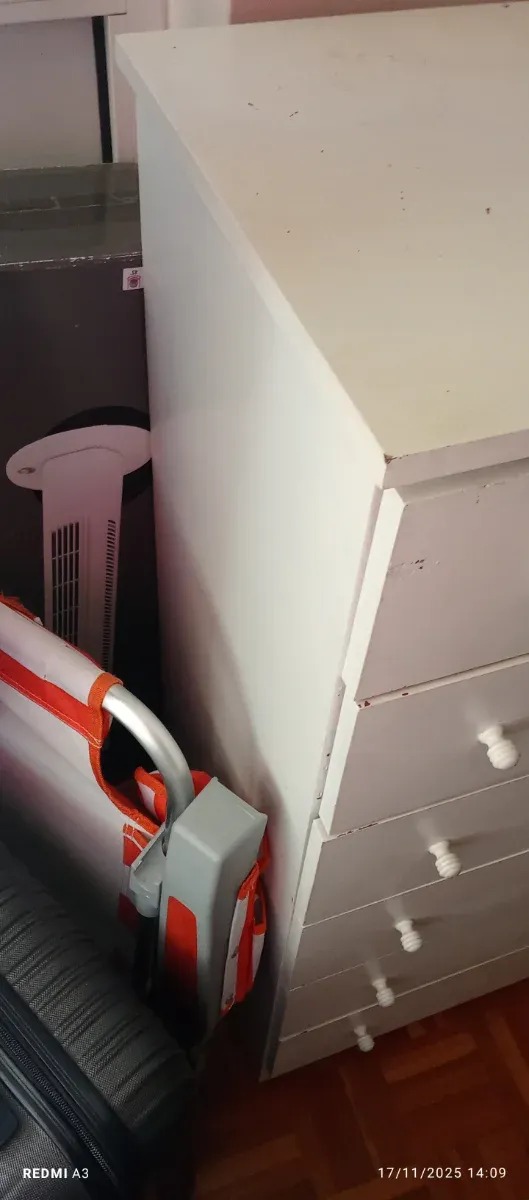 Cómoda blanca de madera con 6 cajones