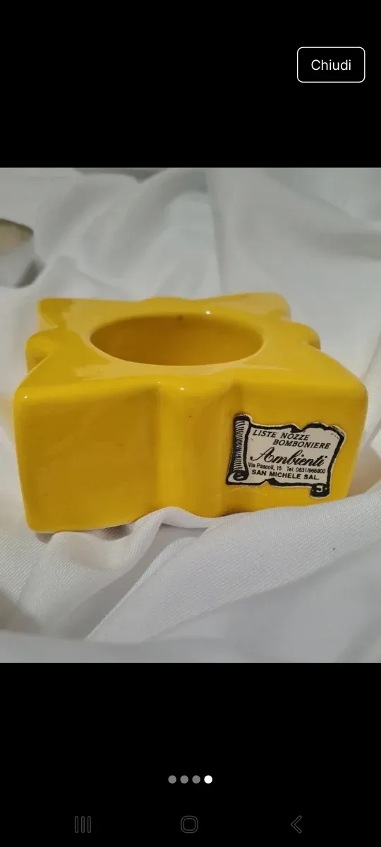 Portacandela a forma di stella in ceramica gialla