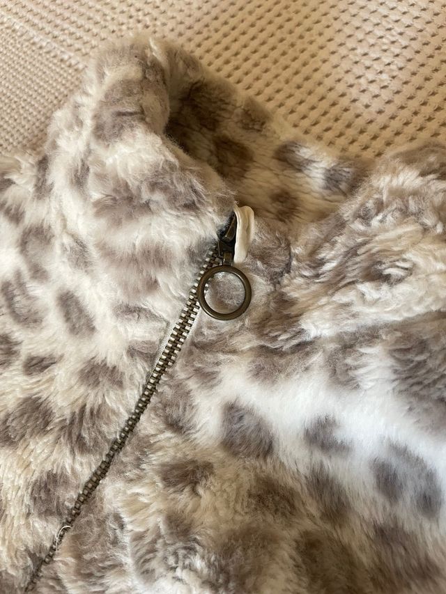 Chaleco de niña animal print con cremallera