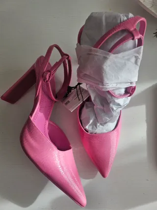 Zapatos de tacón rosa charol