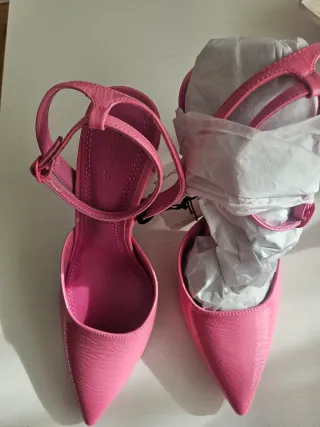 Zapatos de tacón rosa charol