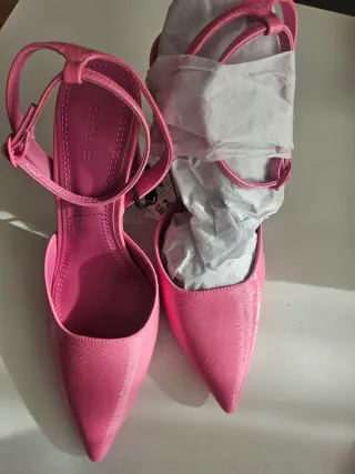 Zapatos de tacón rosa charol