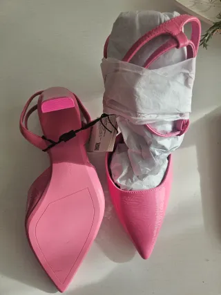 Zapatos de tacón rosa charol