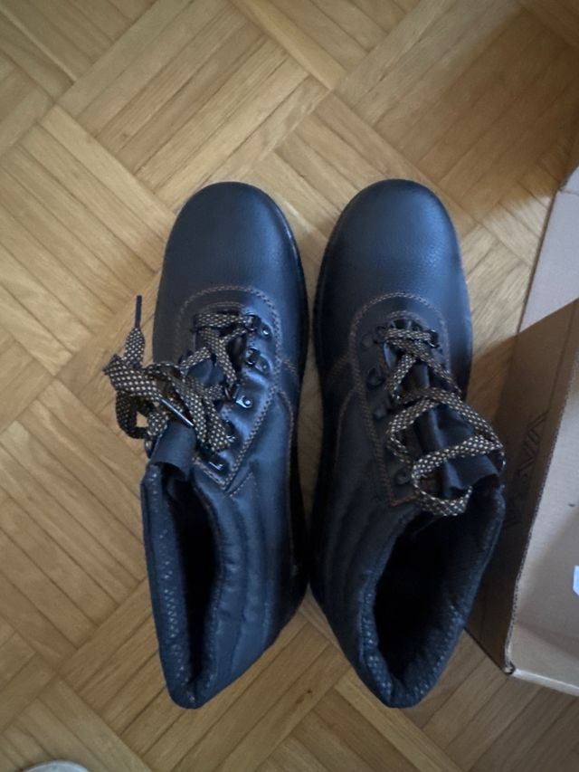 Botas de seguridad VASA  nuevas sin estrenar