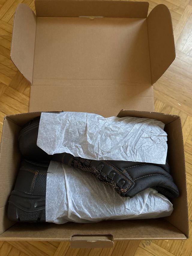 Botas de seguridad VASA  nuevas sin estrenar