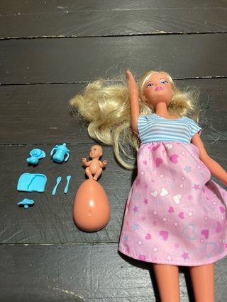 Muñeca embarazada estilo Barbie