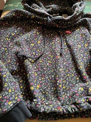Felpa Levi's nera stampa floreale