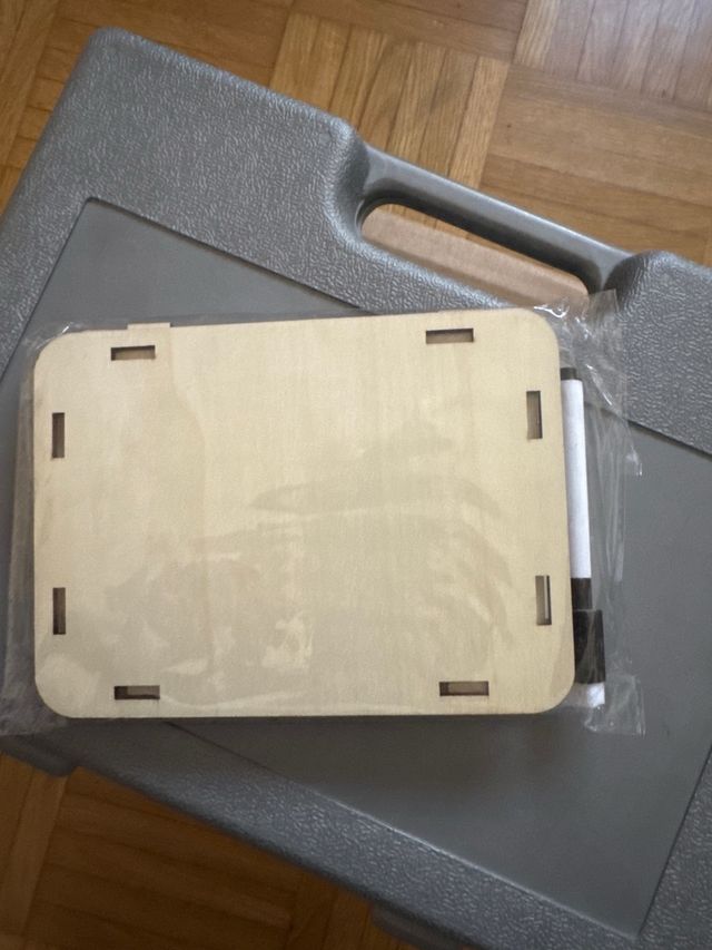 Hucha de madera blanca Savin nueva sin usar perfe