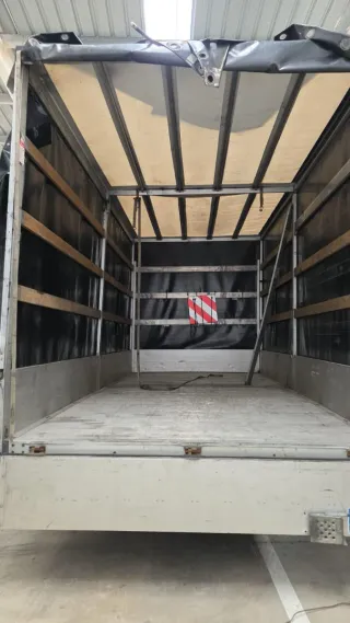 Ruta nocturna en carrozado de lona 3500