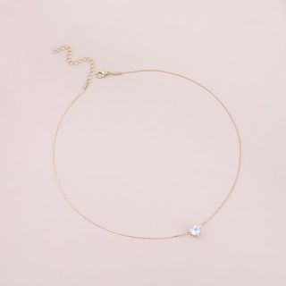 Gargantilla fina dorada y colgante corazón cristal