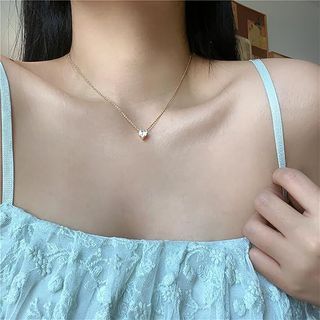 Gargantilla fina dorada y colgante corazón cristal