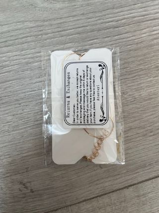 Gargantilla fina dorada y colgante corazón cristal