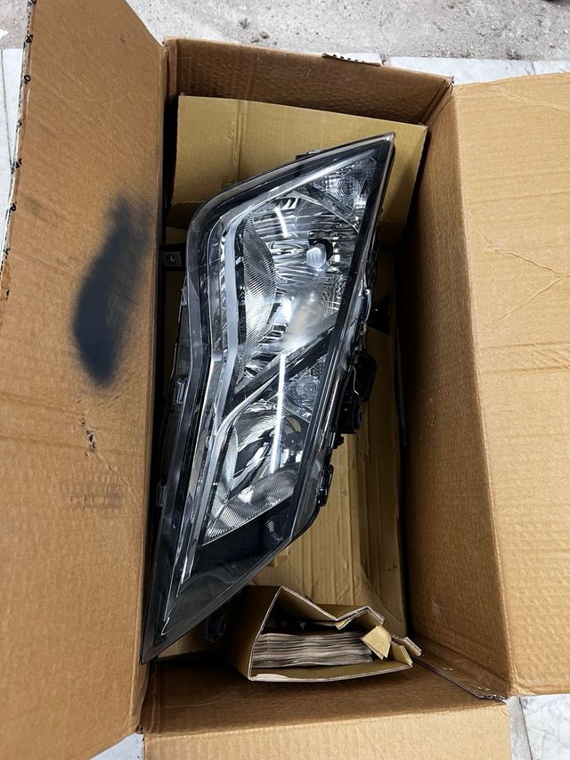 Faro Delantero Derecho SEAT León 5F Nuevo