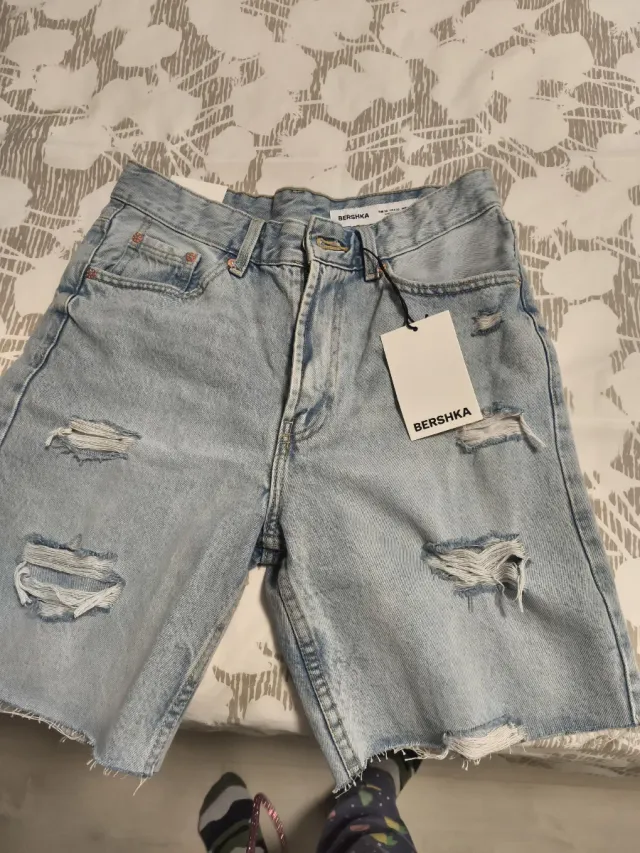 Vaquero corto Bershka desgastado