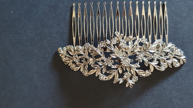 Peineta plateada 8cm con pedrería