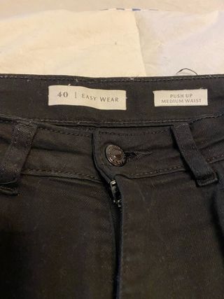 Pantalón vaquero negro