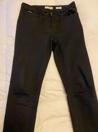 Pantalón vaquero negro