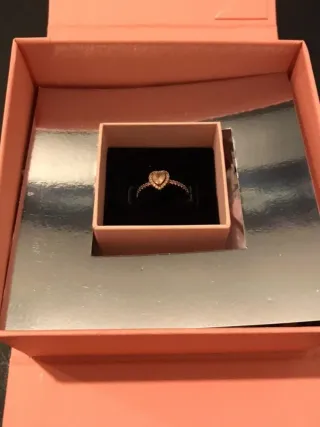 Anillo Pandora Corazón Rosa y dorado