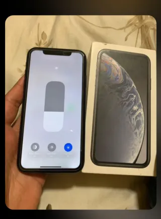 iPhone XR 128GB Nero con caricatore
