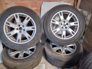 Llantas de aluminio 18" en buen estado.