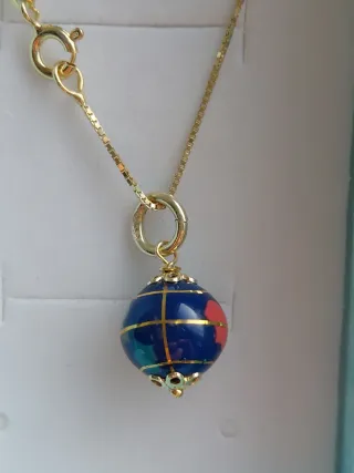Collana con ciondolo mappamondo
