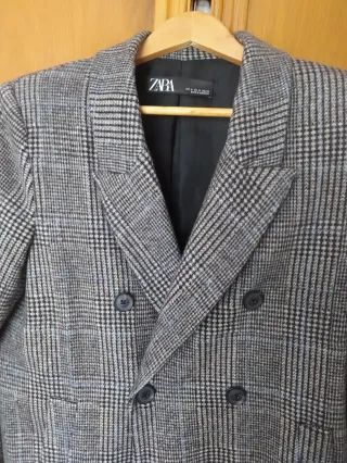 Abrigo cuadros Zara gris
