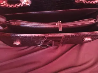 Bolso de mano con cadena