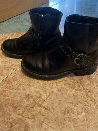 Botas niña negras con tachuelas talla 30