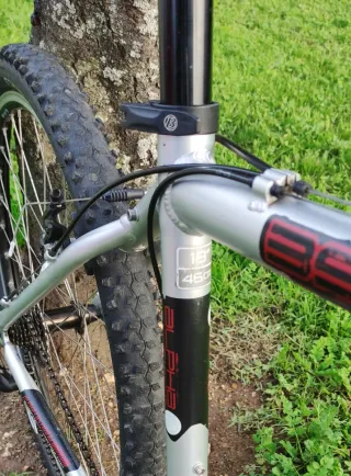 Bicicleta Montaña aluminio Trek con suspensión