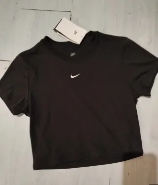Camiseta Nike Negra Crop Top sin usar