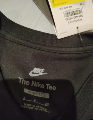 Camiseta Nike Negra Crop Top sin usar