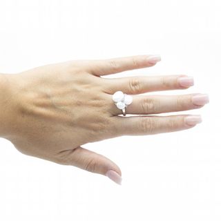 Anillo Pomellato Capri Oro Blanco Perlas Diamantes