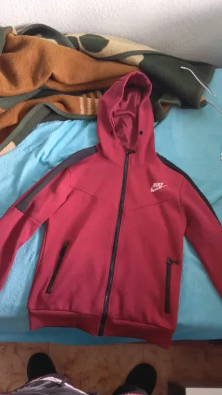 Chaqueta Nike Roja y Negra