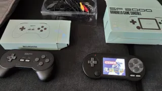 Consola SF2000 con mando y batería extra