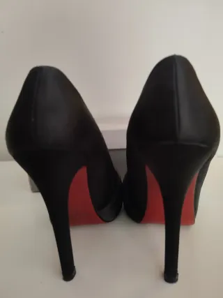 Zapatos de fiesta negros con lazo