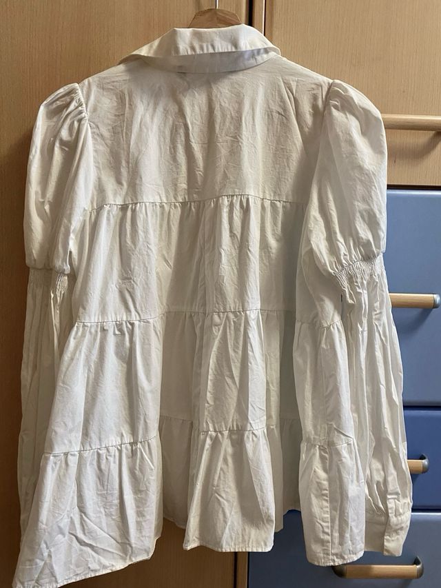 Camisa Zara blanca evasé manga abullonada