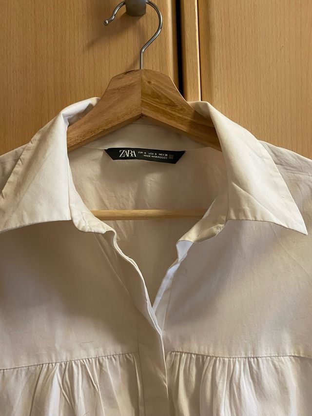 Camisa Zara blanca evasé manga abullonada