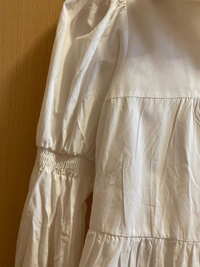 Camisa Zara blanca evasé manga abullonada