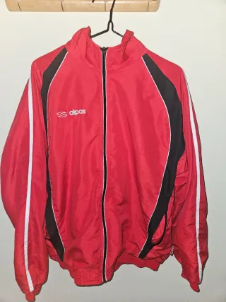 Chaqueta deportiva Alipas roja y negra
