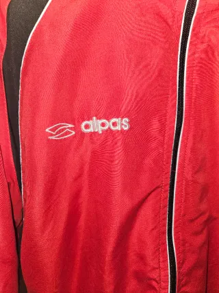 Chaqueta deportiva Alipas roja y negra
